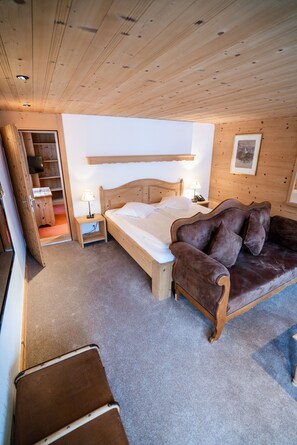 標準雙人房 | 起居區 | 電視