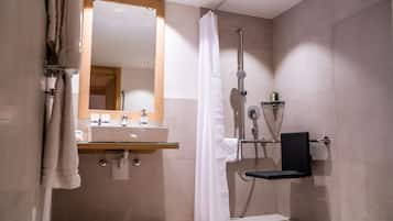 Junior Double Room | Bathroom | Hair dryer, towels