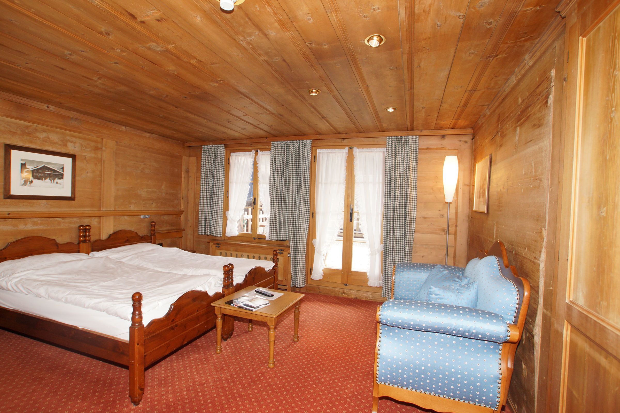 superior double room, balcony | minibar, in-room safe, desk, soundproofing