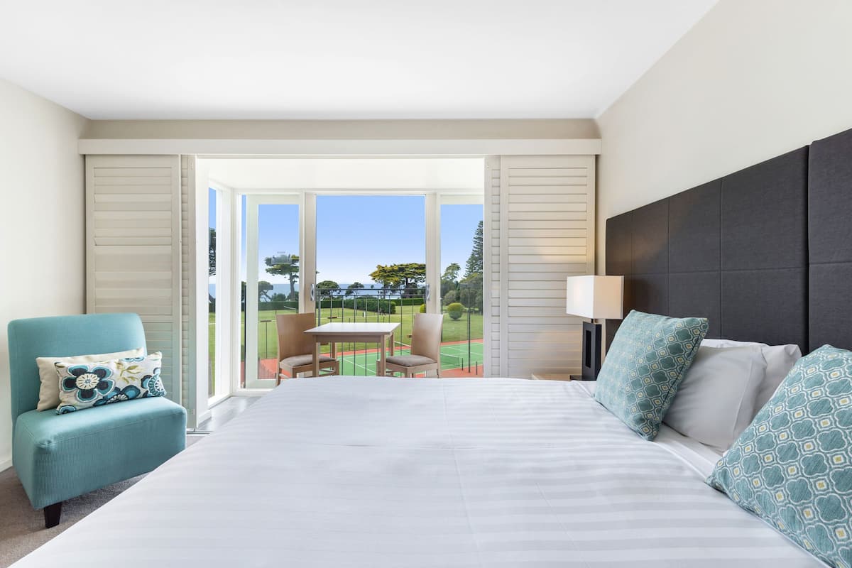 1 chambre, coffre-fort, bureau, fer et planche Ă repasser