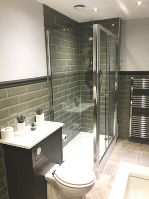 Superior Suite | Bathroom
