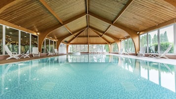 Indoor pool, pool loungers