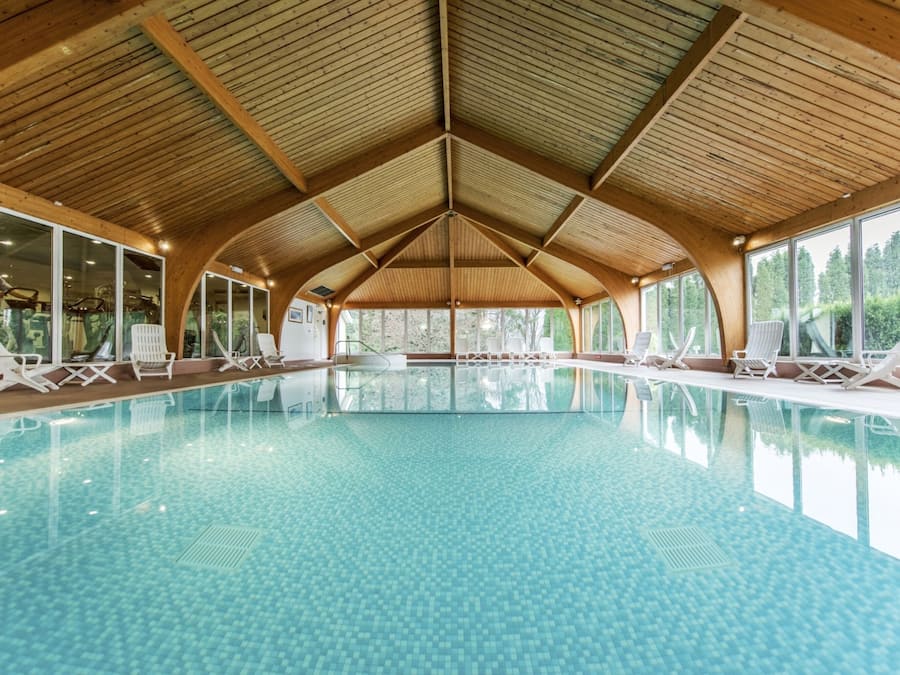 Indoor pool, pool loungers