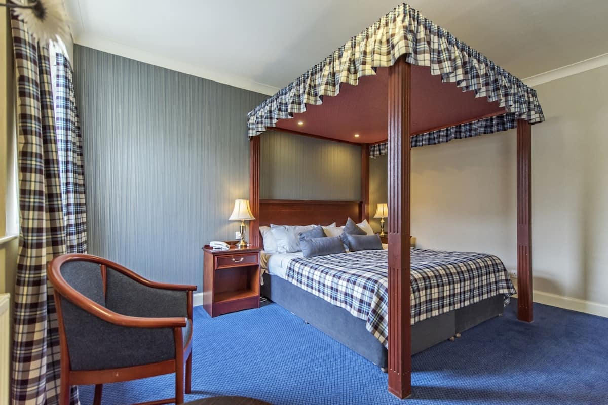 4 Poster Double Room | Desk, iron/ironing board (on request), WiFi (free), bed sheets