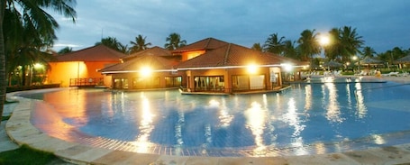 2 piscinas al aire libre