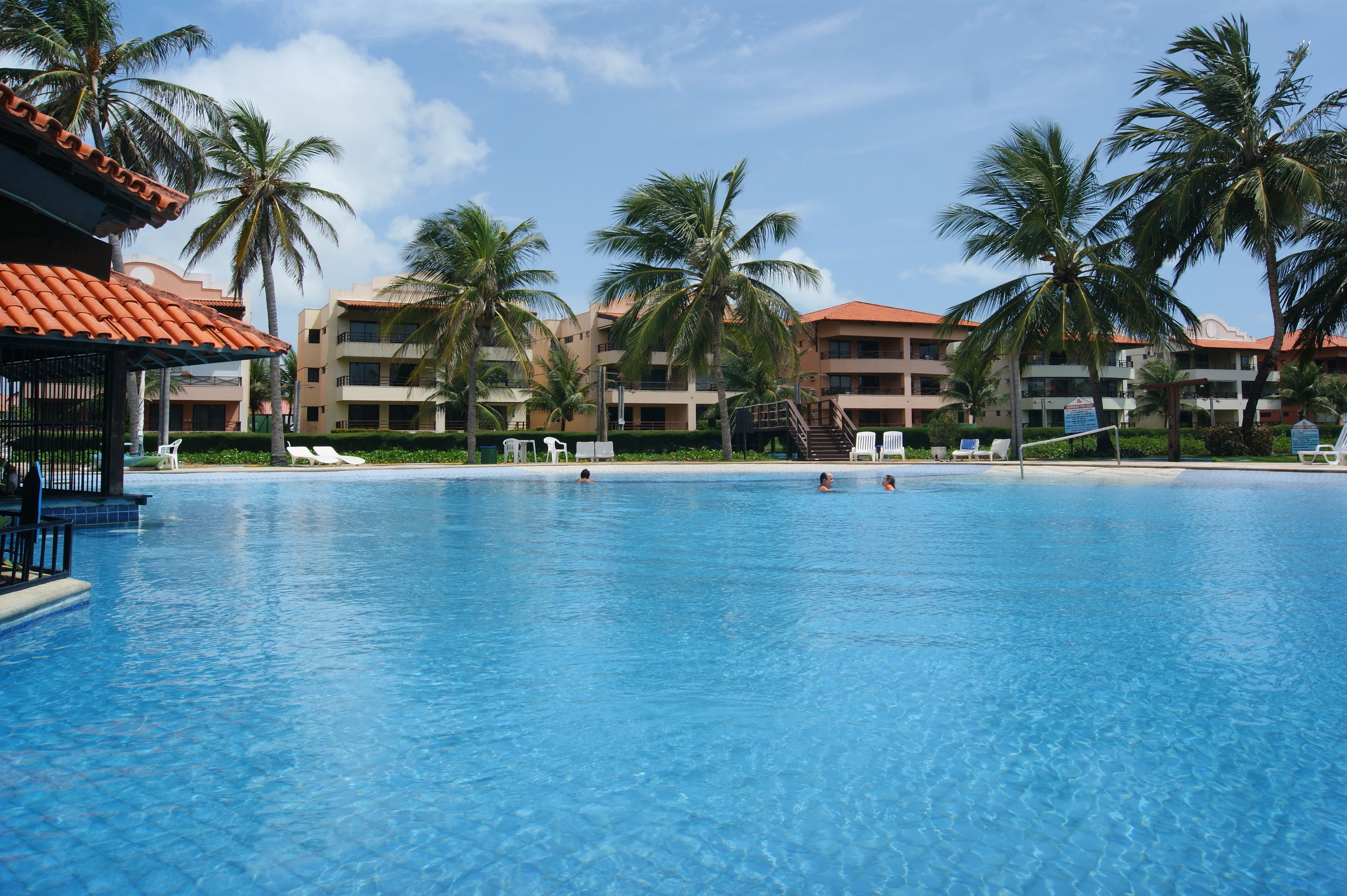 2 من حمّامات السباحة الخارجية