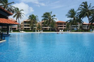 2 outdoor pools