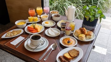 Se sirven desayunos y cocina regional