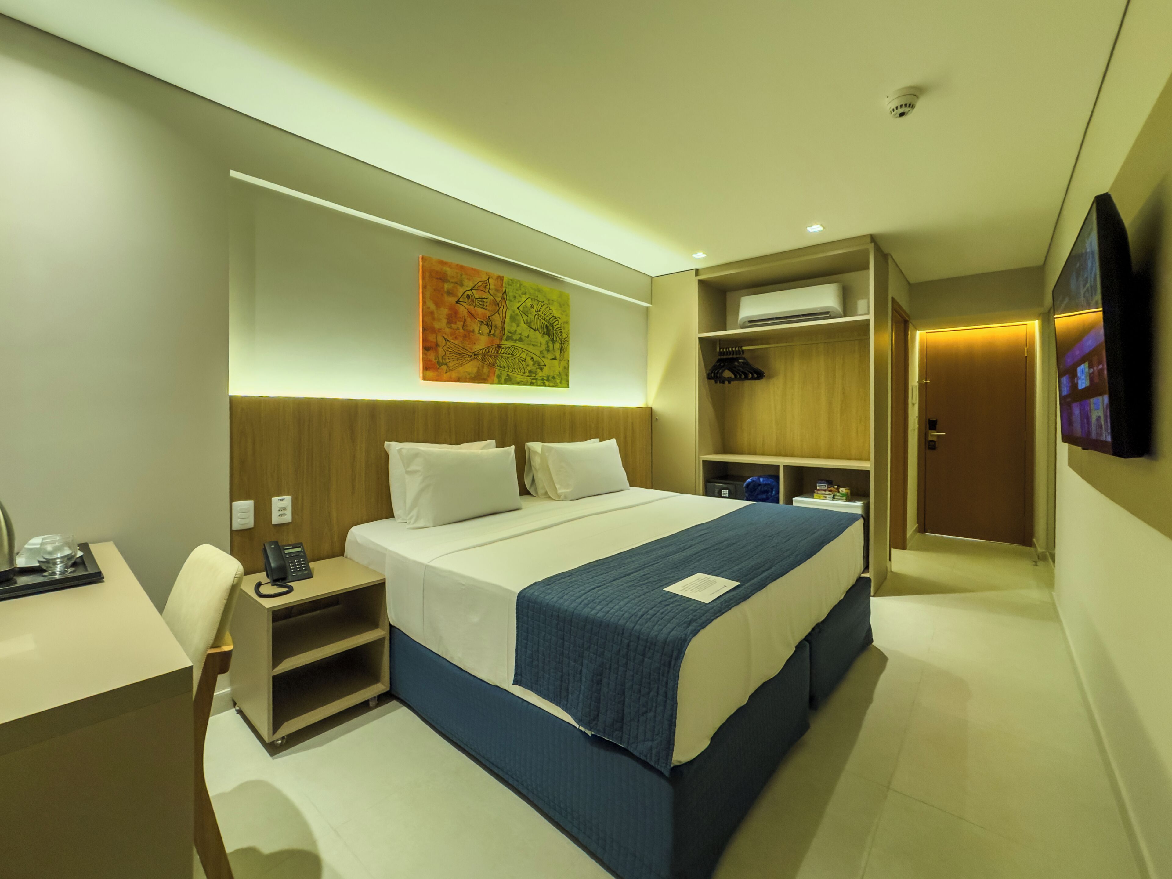 Deluxe Double Room, 1 King Bed, City View | Minibar, in-room safe, desk, laptop workspace