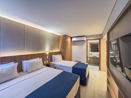 Suite Deluxe | Minibar, una cassaforte in camera, una scrivania, postazione laptop