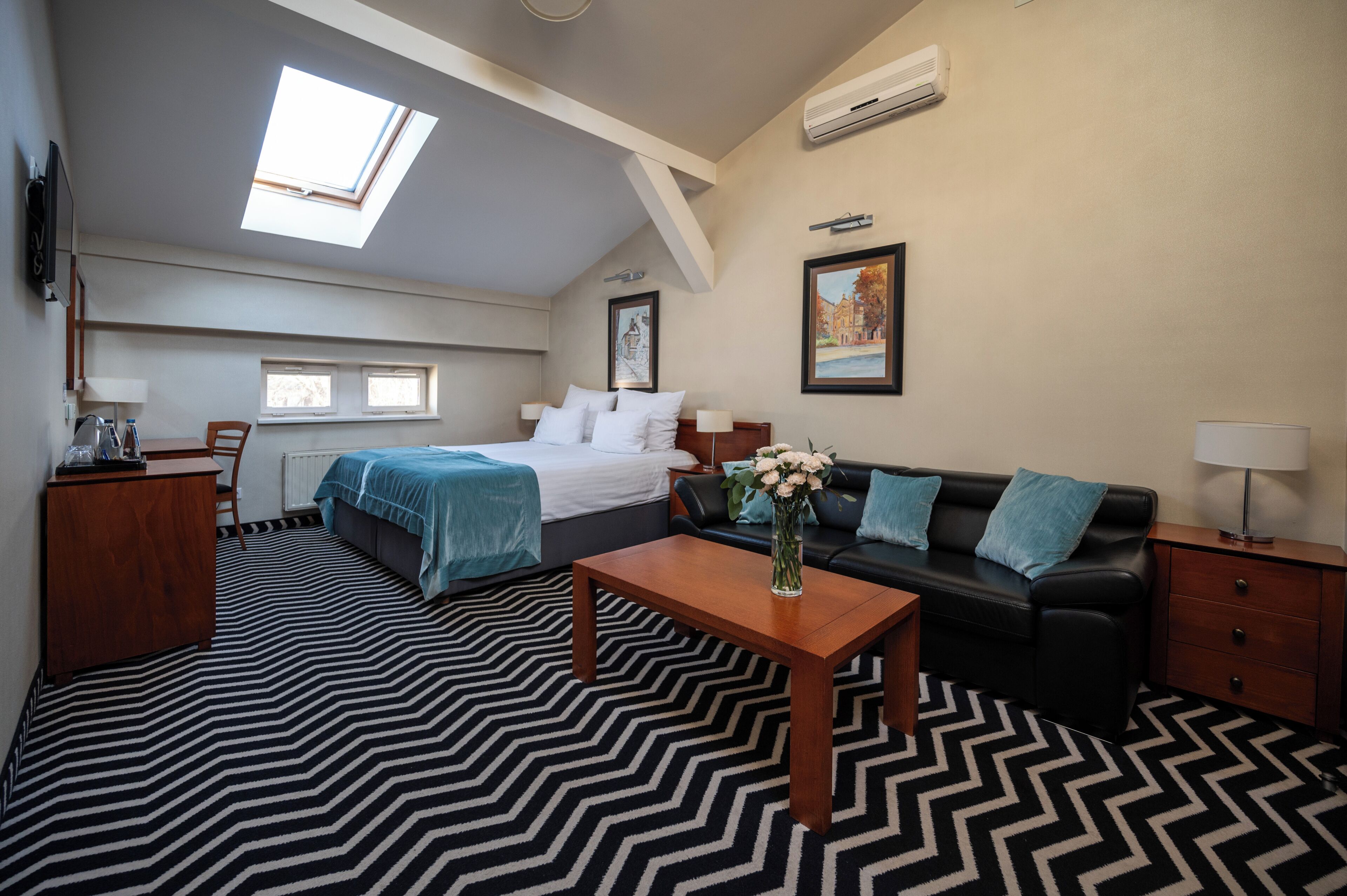Triple Room Standard | 高級寢具、房內夾萬、書桌、熨斗/熨衫板