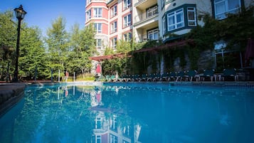 Seasonal outdoor pool