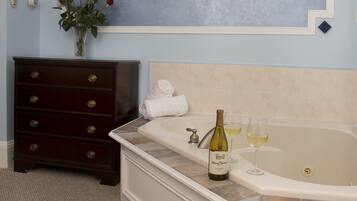 Suite Deluxe, 1 cama Queen size, patio | Tina de hidromasaje