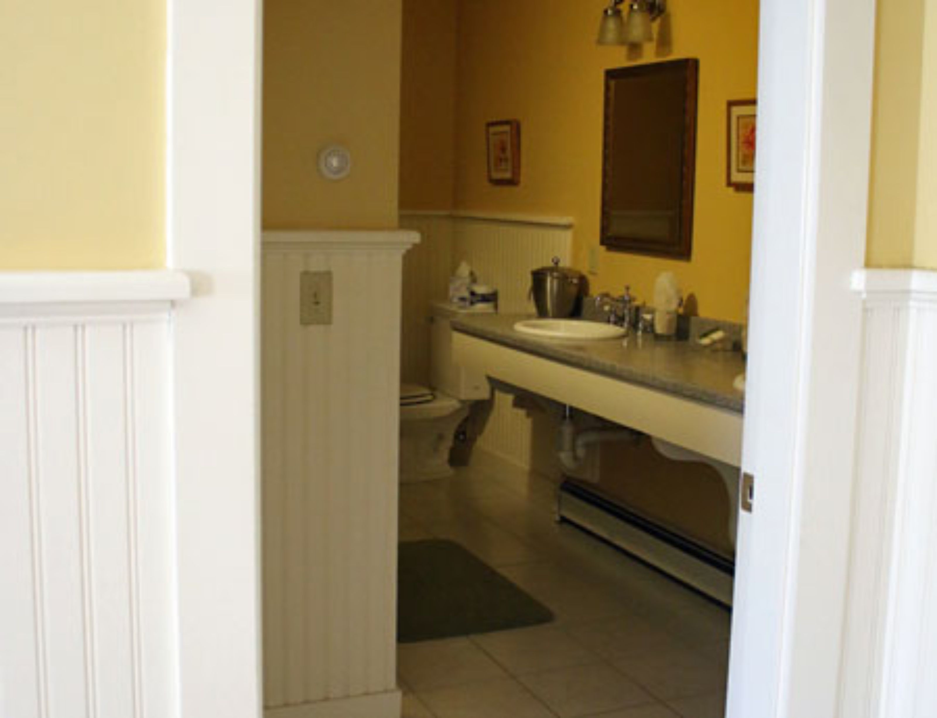 room (210 luxury) | bathroom | combined shower/bathtub, towels