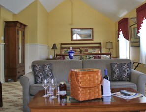 Habitació | Sala d'estar | Televisor, llar de foc i oficines 