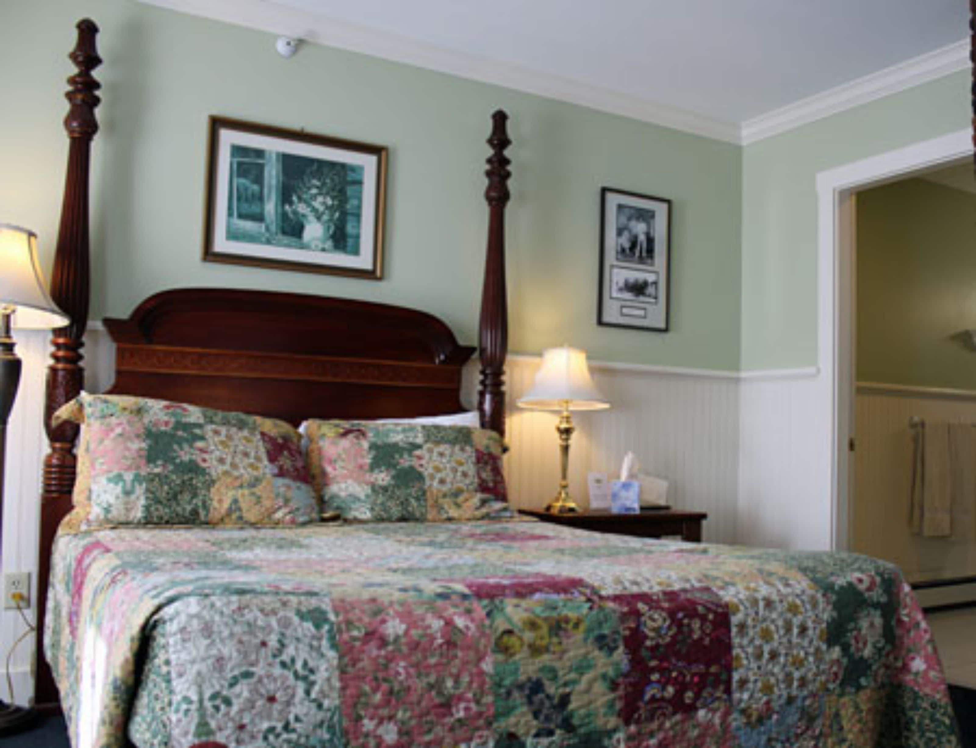 Room (206 Select) | Iron/ironing board, free WiFi, bed sheets