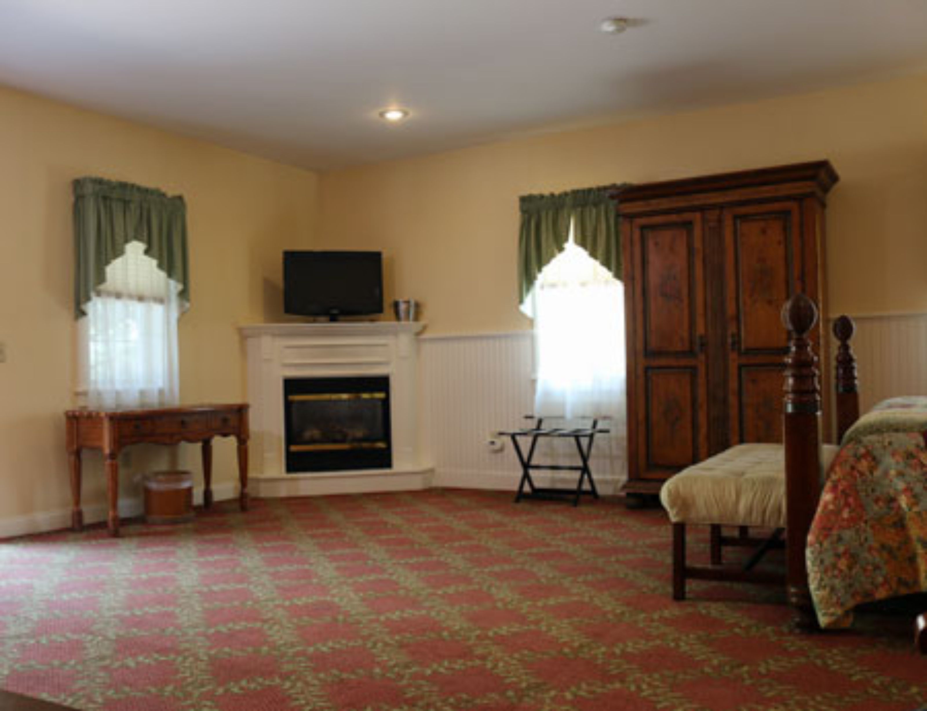 room (412 luxury) | iron/ironing board, free wifi, bed sheets