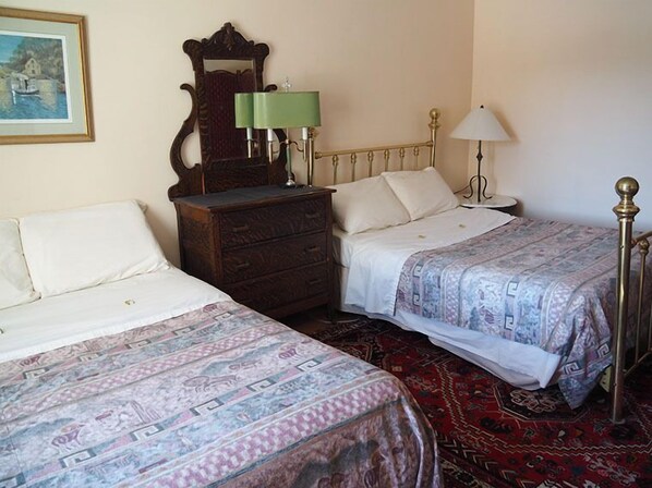 Family Quadruple Room, Shared Bathroom (Room) | Individually decorated, individually furnished, iron/ironing board