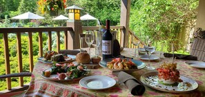 Outdoor dining - The Settlers Inn (Hawley)