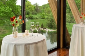 Indoor wedding - Glasbern - A Historic Hotel Of America (Fogelsville)