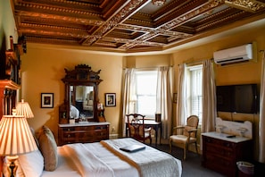 Deluxe Room, 1 Queen Bed
