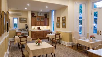 Free daily continental breakfast
