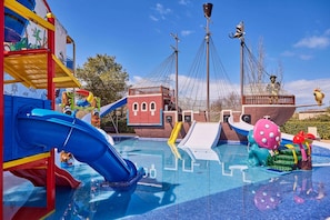 A water park with slides, a pirate ship, and a play structure. - Zafiro Tropic (Alcúdia)
