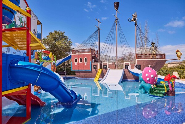 A water park with slides, a pirate ship, and a play structure. - Zafiro Tropic (Alcúdia)