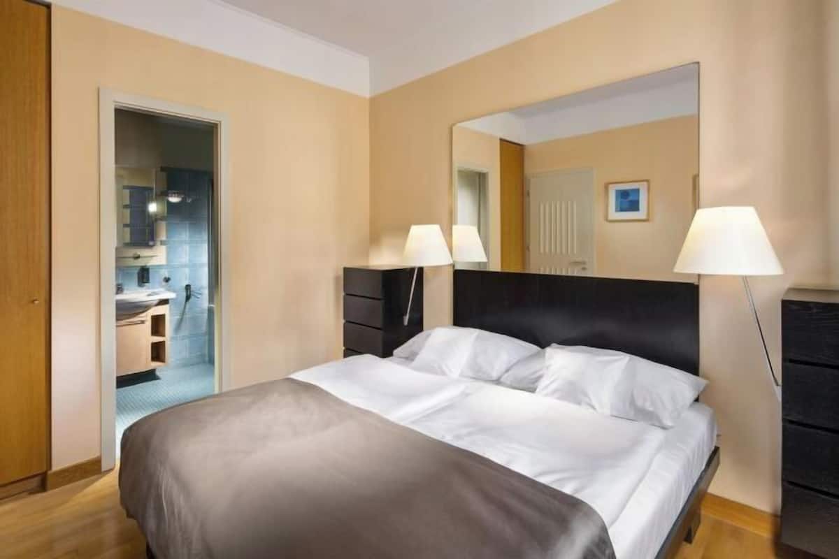 1 bedroom, in-room safe, desk, iron/ironing board