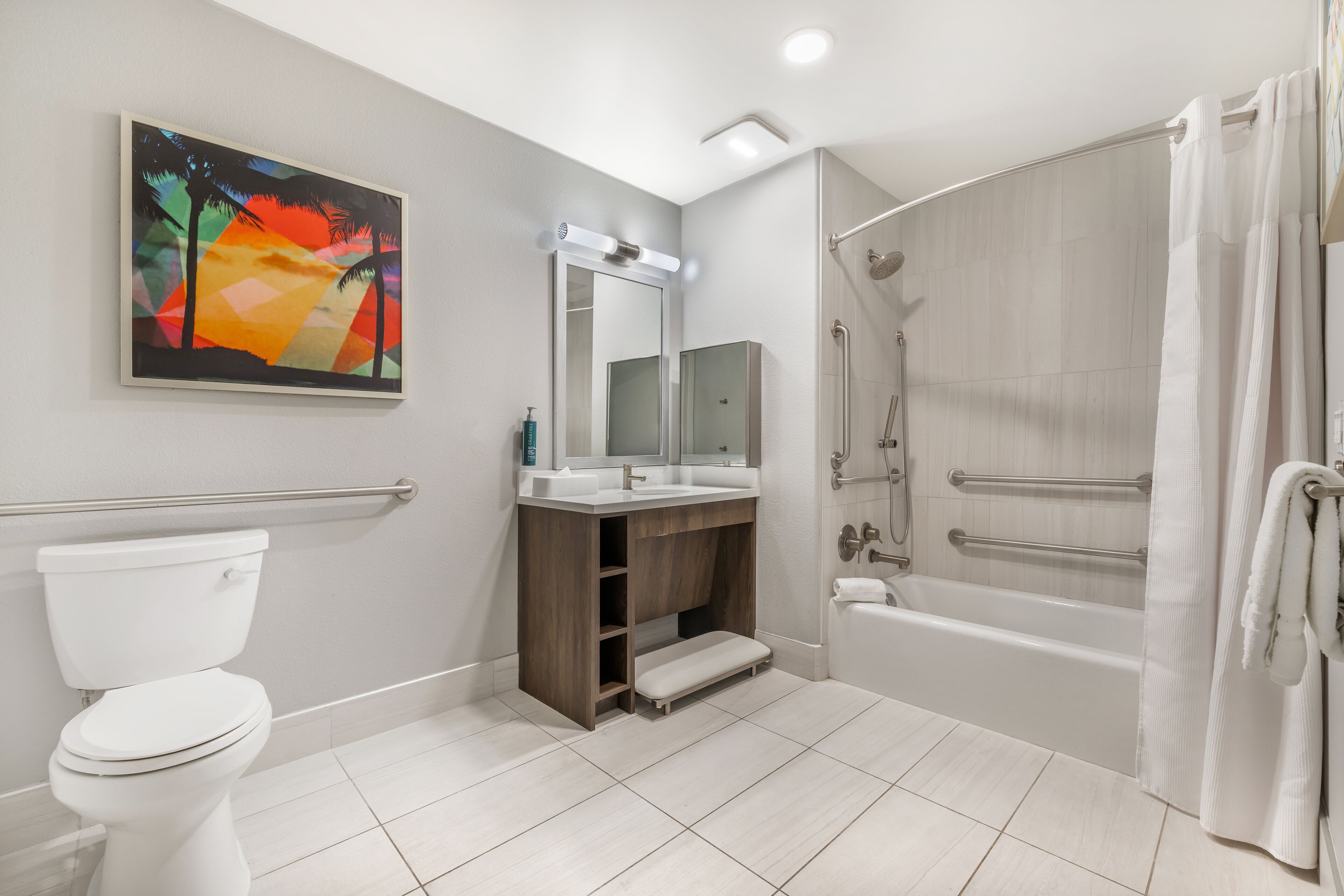 Gratis toiletartikelen, een haardroger, handdoeken