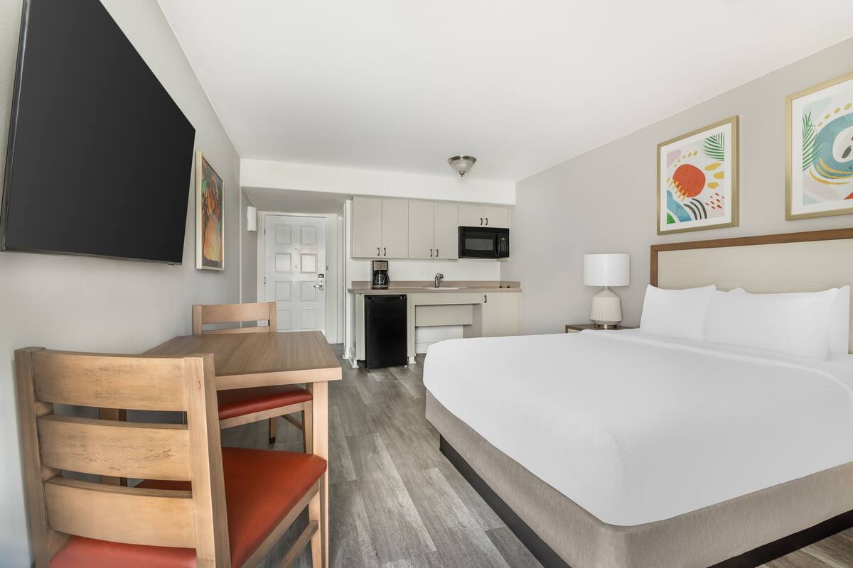 Luxe beddengoed, een kluis op de kamer, een bureau