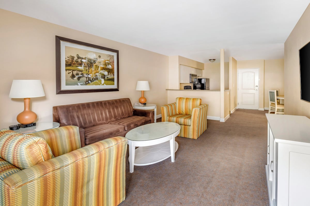 1 bedroom, premium bedding, in-room safe, desk