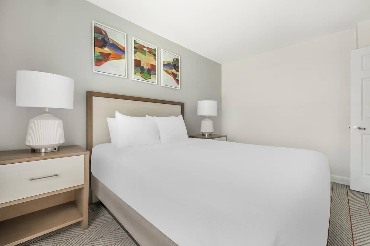 Premium bedding, in-room safe, desk, iron/ironing board