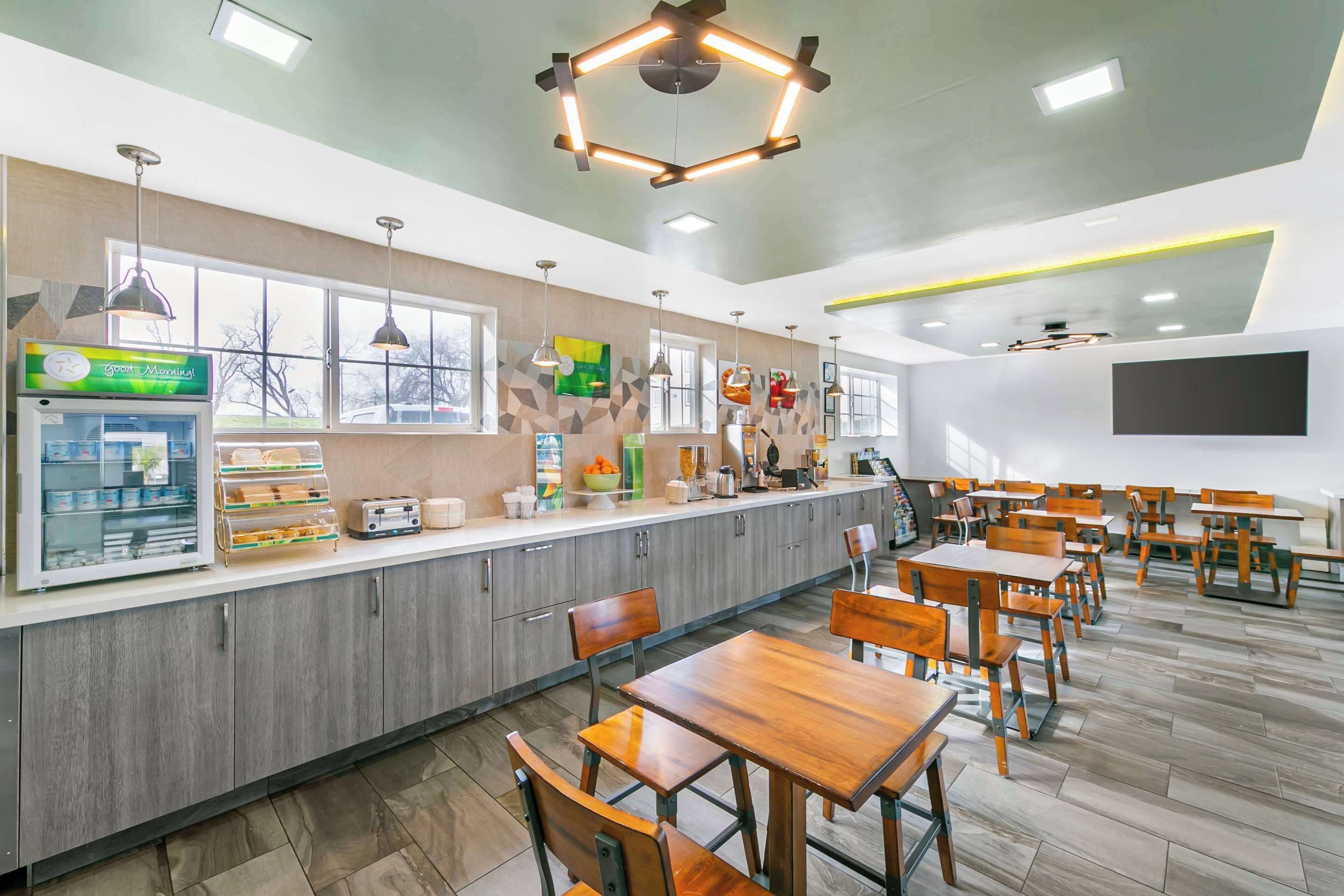 Free daily full breakfast 