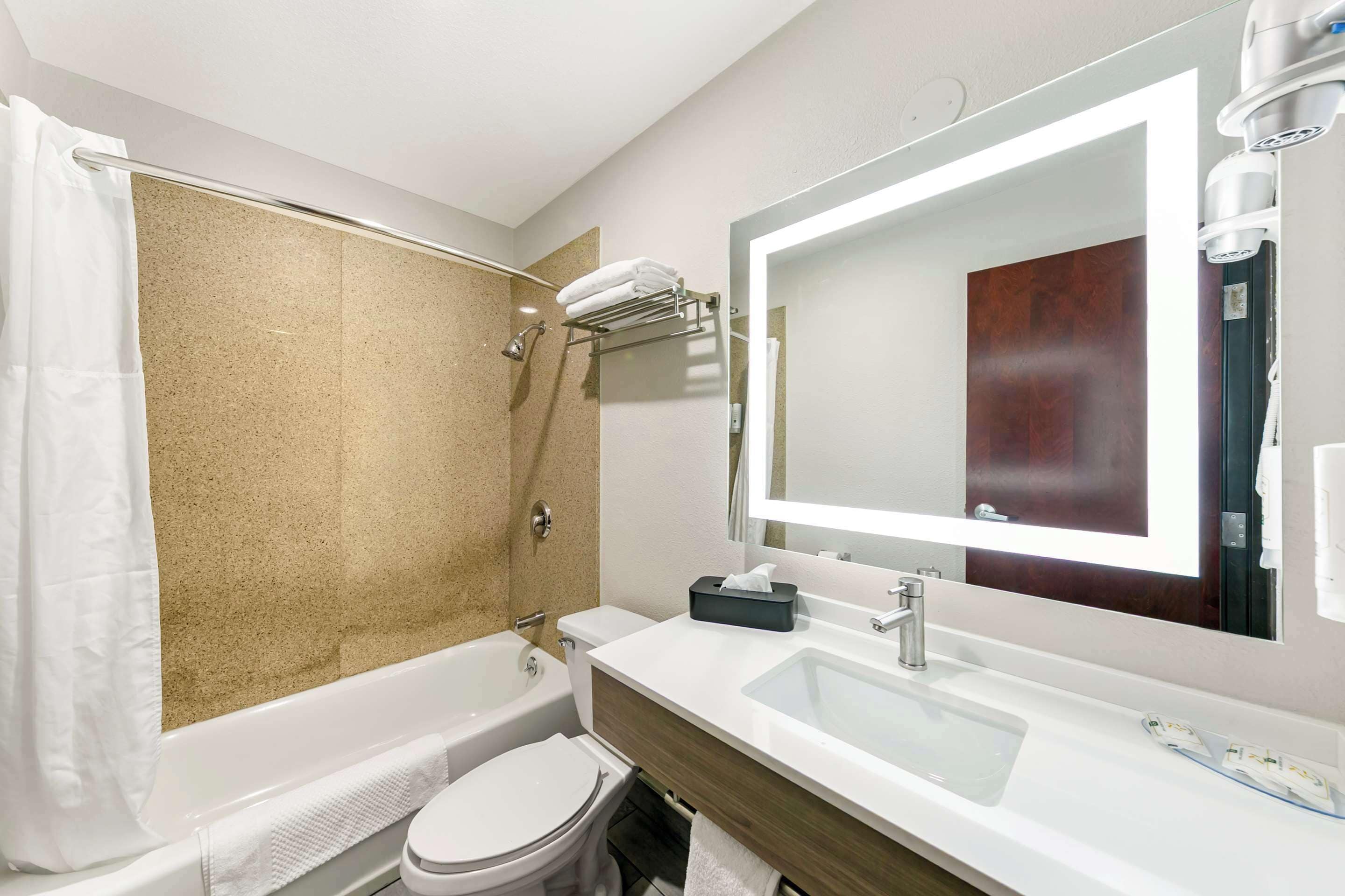 Photo - Quality Inn & Suites Sacramento Downtown Area