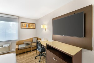 Decoración personalizada, muebles diferentes y escritorio 