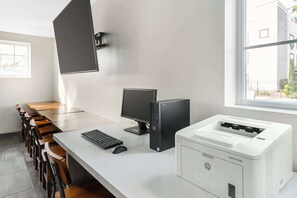 Business centre - Quality Inn & Suites Sacramento Downtown Area (Sacramento)