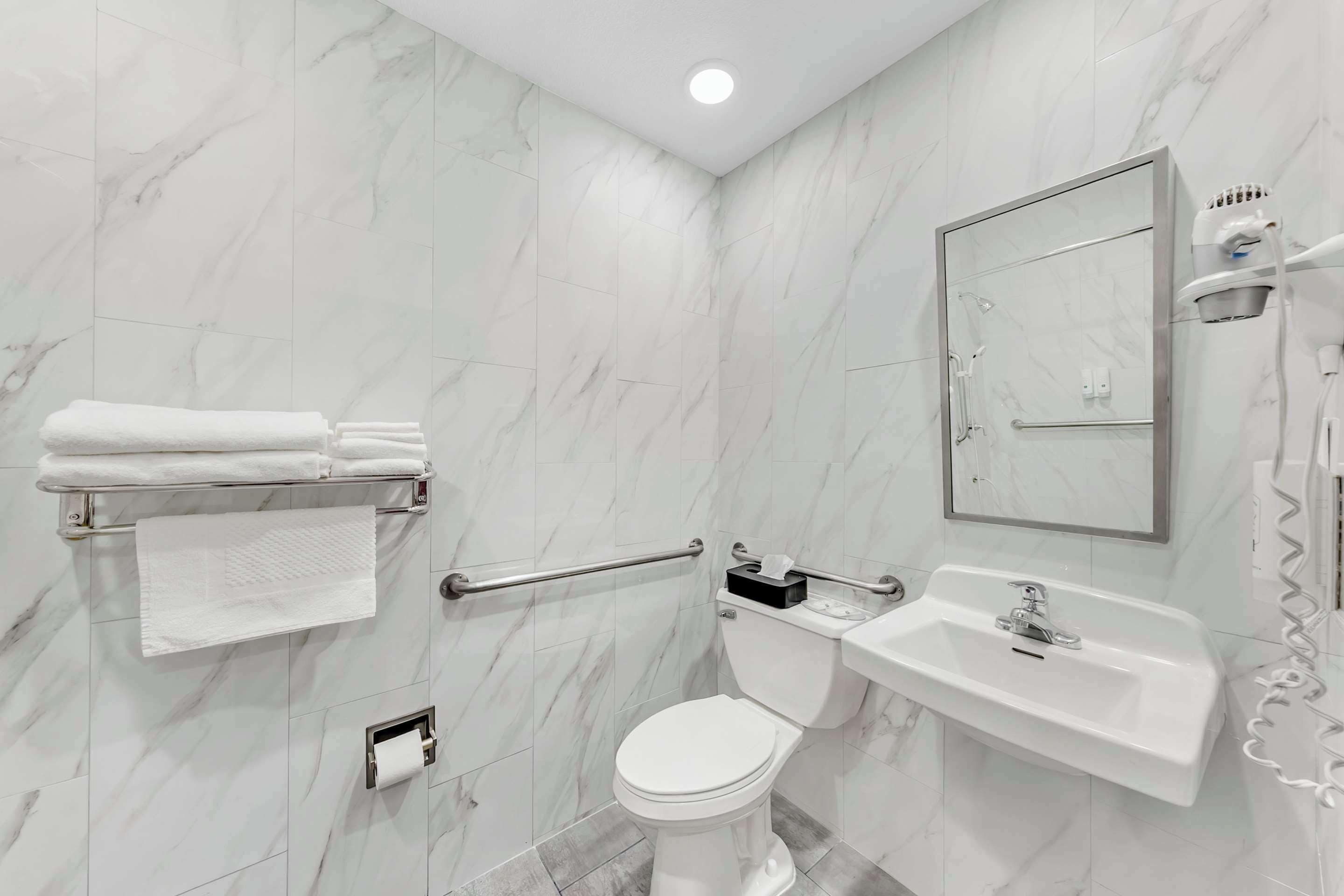 Photo - Quality Inn & Suites Sacramento Downtown Area