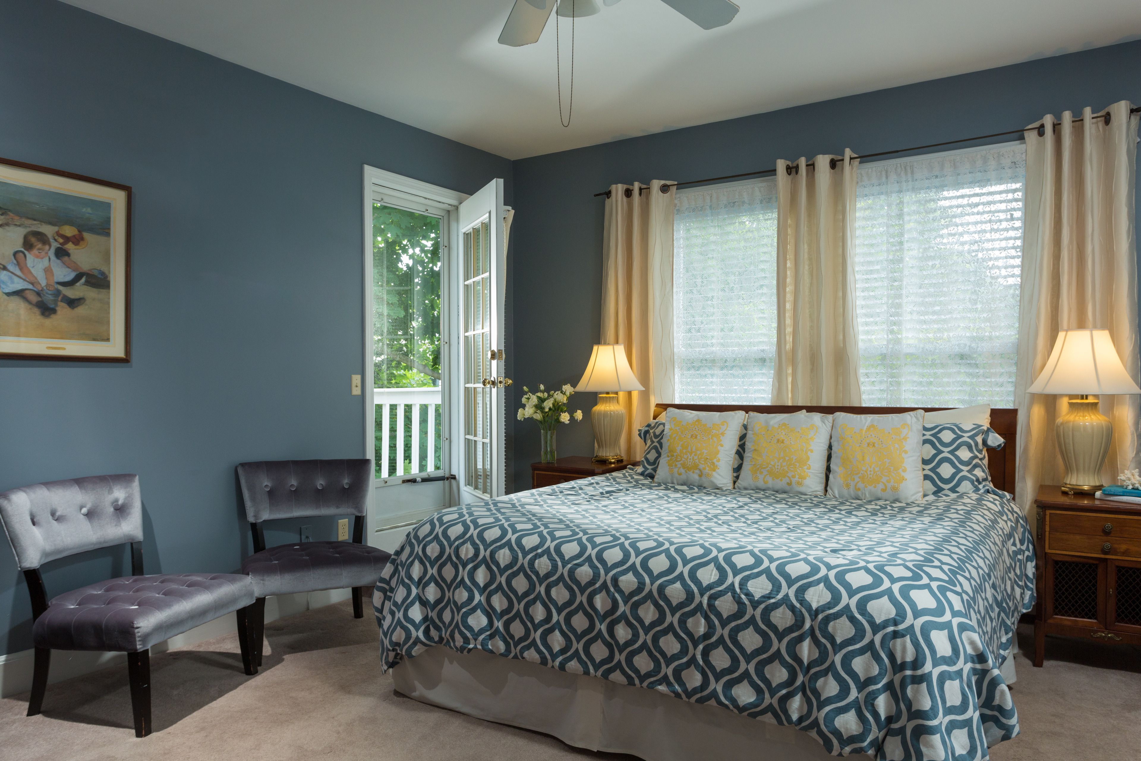 King with Fireplace & Jacuzzi | Bathroom | Shower, free toiletries, towels