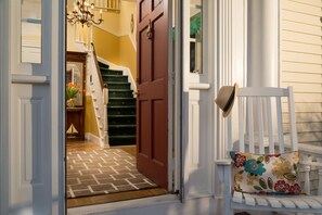 Interior entrance - Beech Tree Inn & Cottage (Newport)