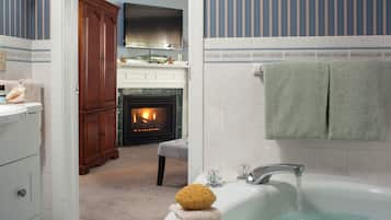 Habitación, 1 cama de matrimonio grande, bañera de hidromasaje | Bañera profunda