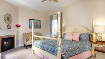 Suites | 1 bedroom, hypo-allergenic bedding, iron/ironing board, free WiFi