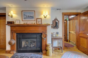 Fireplace - Melville House (Newport)