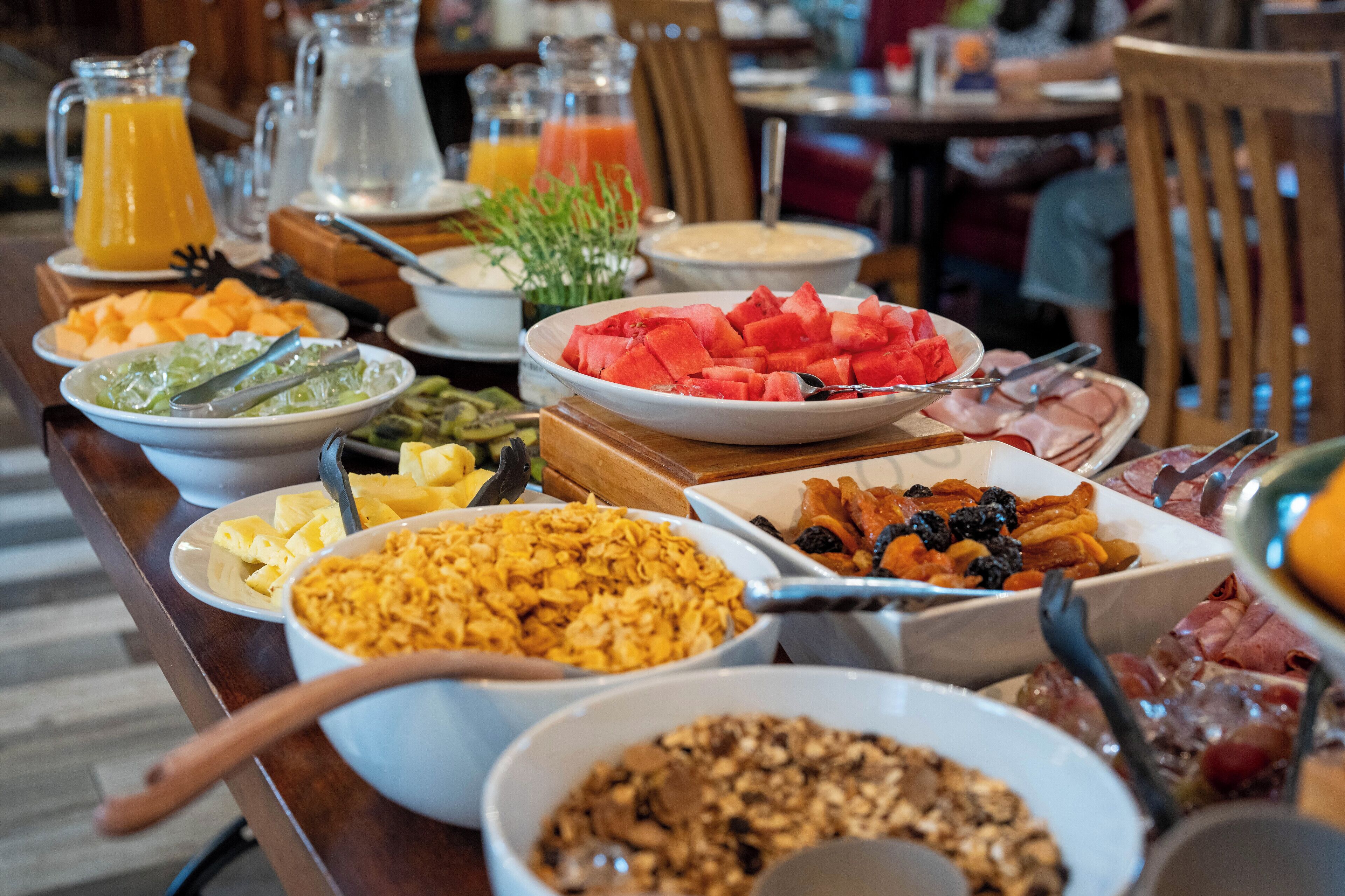 free daily full breakfast