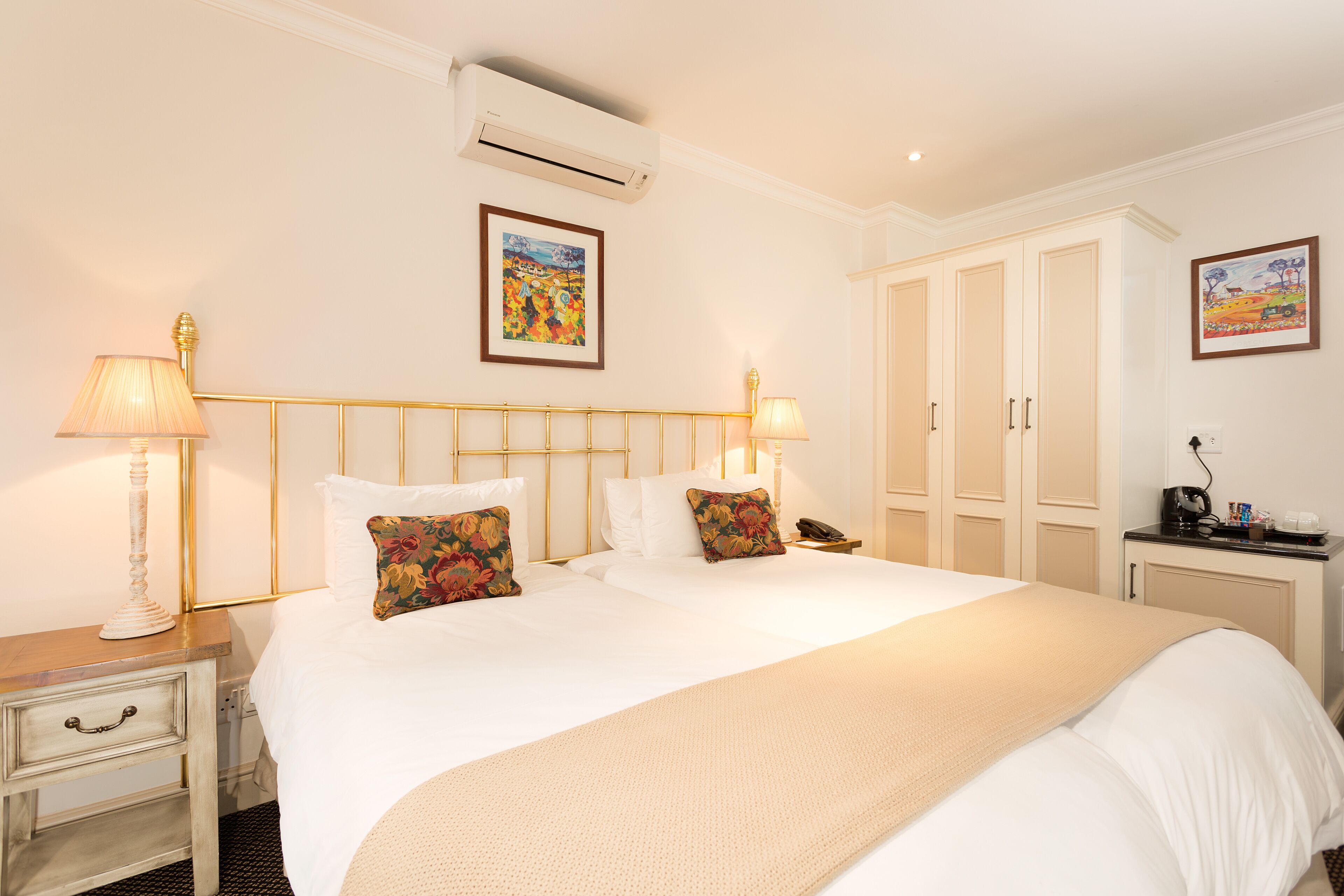 classic double room | in-room safe, individually decorated, individually furnished, desk