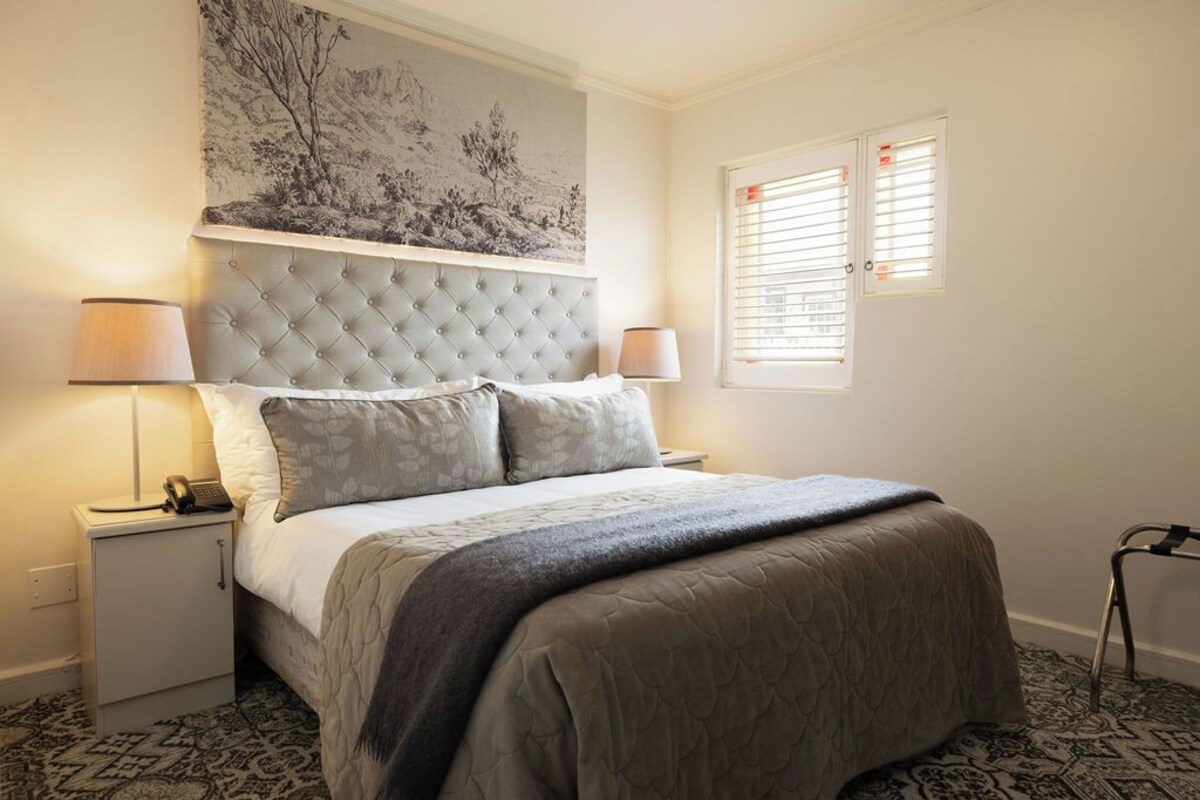 Single Room | In-room safe, desk, laptop workspace, iron/ironing board (on request)