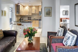 Luxury Two Bedroom Apartment | In-room safe, individually decorated, individually furnished, desk