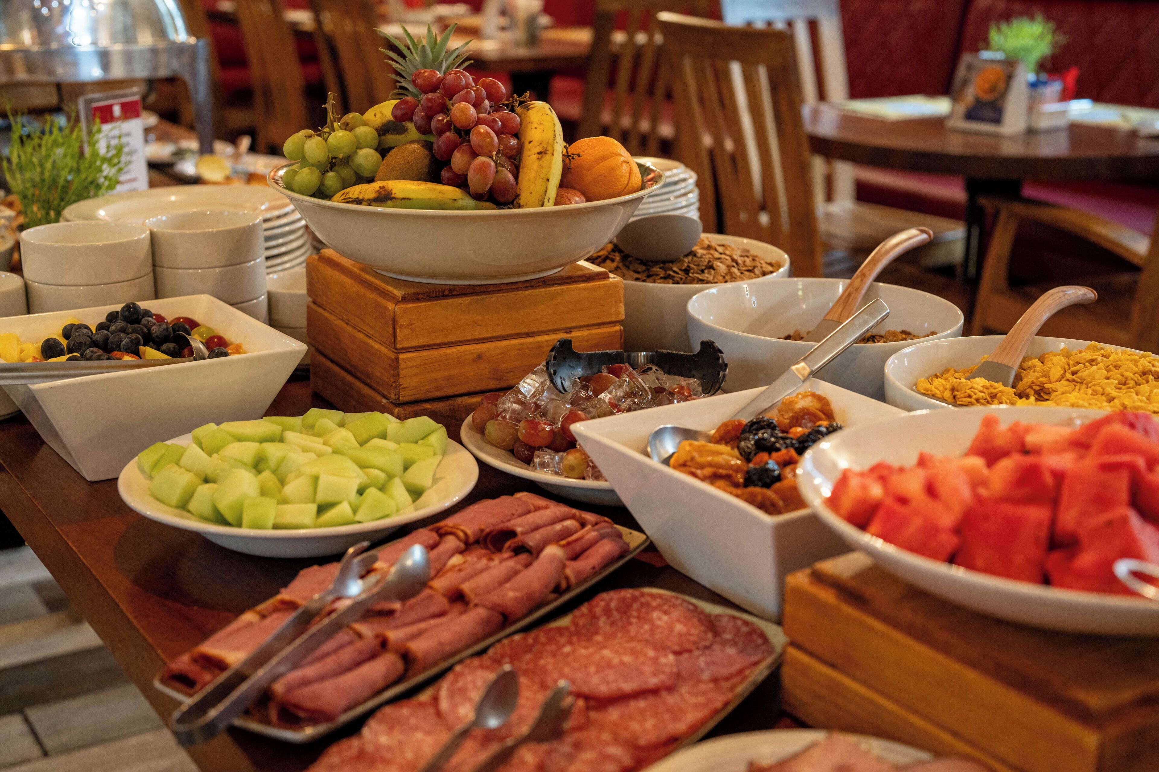 free daily full breakfast