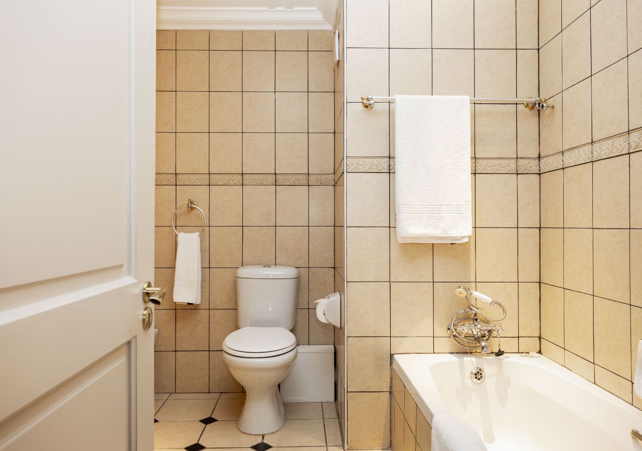 A bathroom with a toilet, sink, and bathtub.