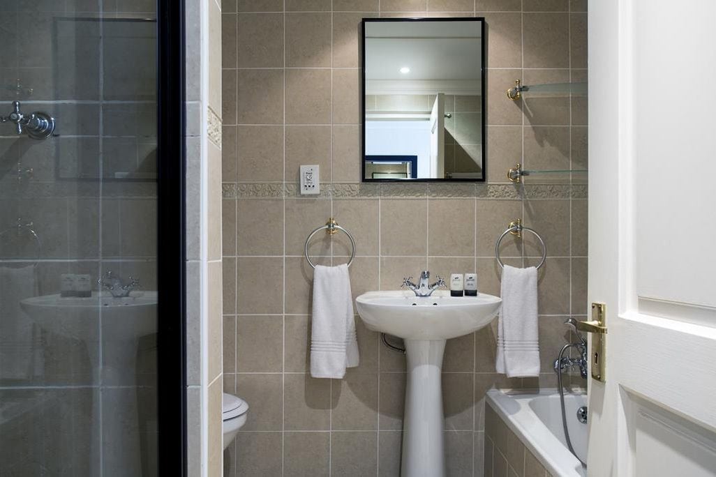 studio (apartment ) | bathroom | shower, free toiletries, hair dryer, towels